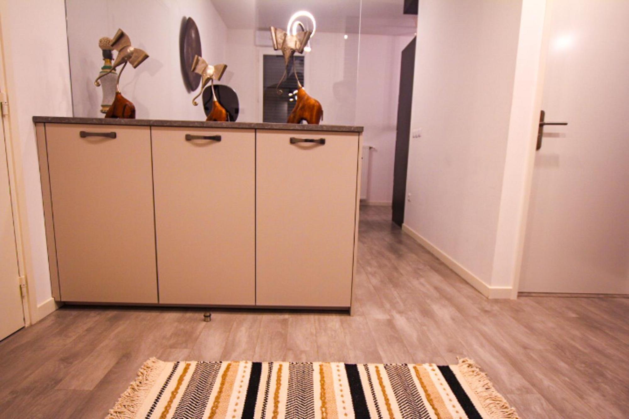 Skyview Luxury Appartement A Монтеврен Екстериор снимка