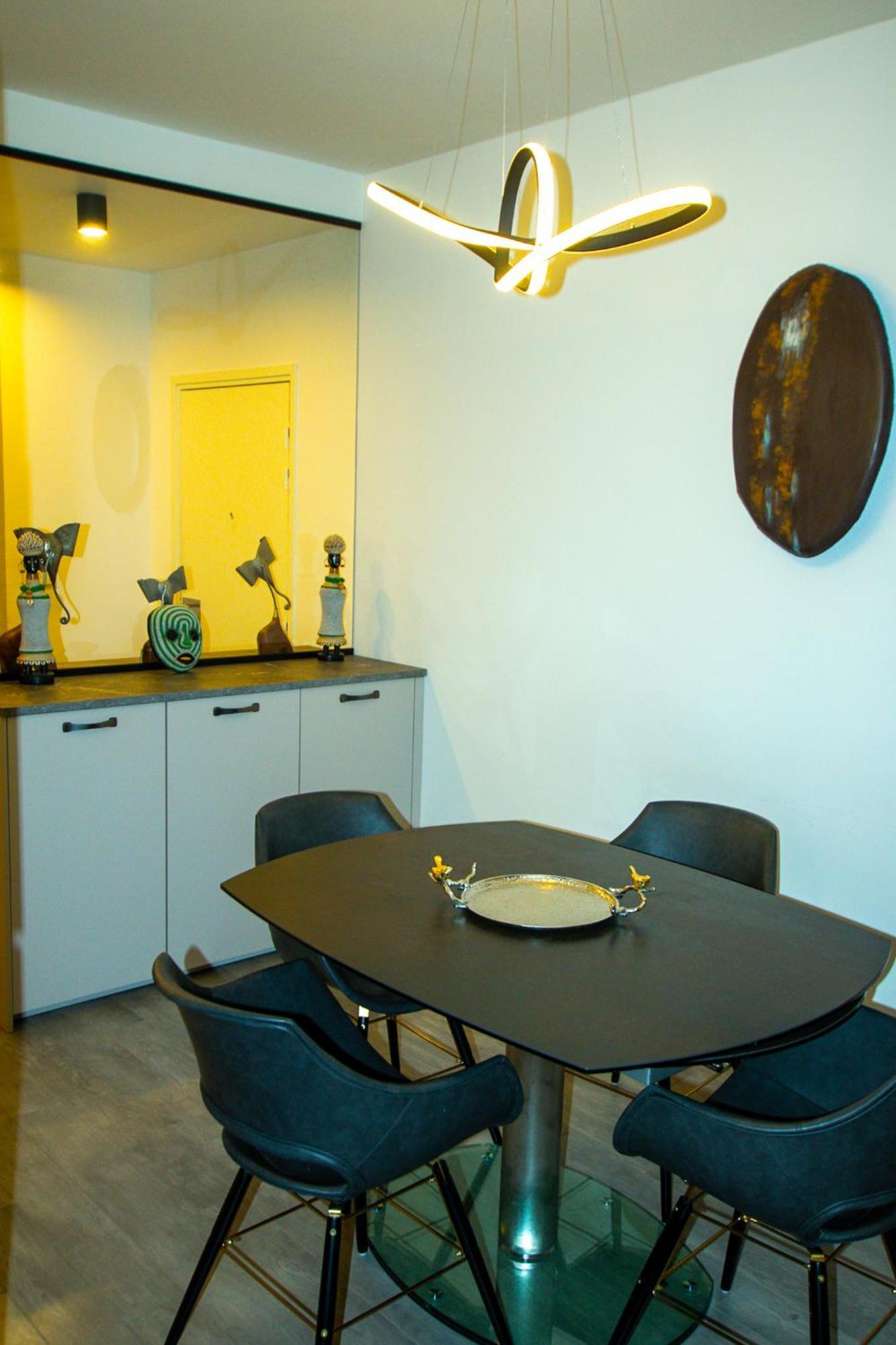 Skyview Luxury Appartement A Монтеврен Екстериор снимка